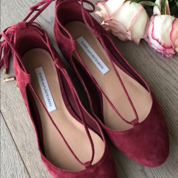Diane VonFurstenberg red ballet flats with ties - Picture 4 of 5